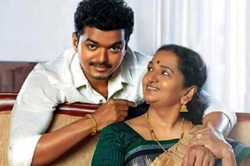 அம்மாவை சைக்கிளில் ஏற்றிச் சென்ற விஜய்... யாரும் பார்த்திடாத அரிய புகைப்படம்