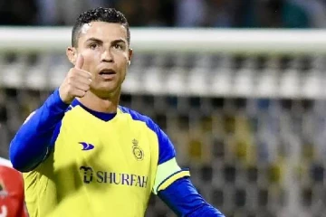 குடியிருக்க வீடு, கார் வசதியுடன் வாரத்திற்கு 3,000 பவுண்டுகள்: உலக கால்பந்து வீரர்களுக்கு சவுதி அழைப்பு