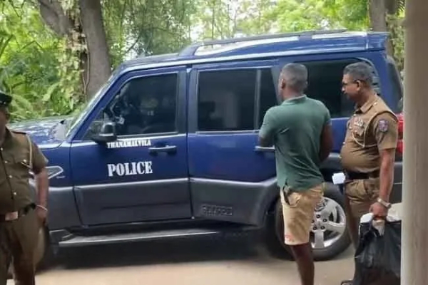 பாடசாலை மாணவர்களுக்கு நடந்த வியாபாரம் : வர்த்தகர் கைது | Businessman Arrested Cigarettes To Schoolchildren