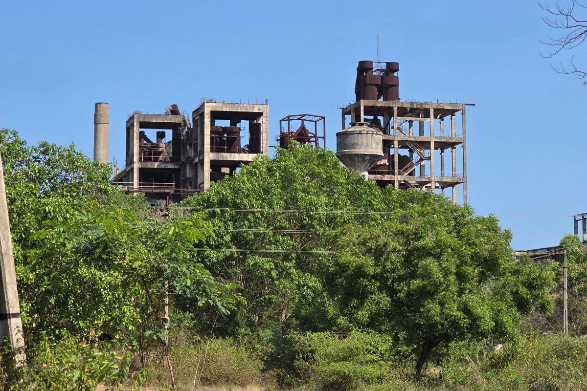 மூன்று தசாப்தங்களுக்கு மேலாக கைவிடப்பட்ட யாழ் காங்கேசன்துறை சீமெந்து தொழிற்சாலையில் ஏற்படவுள்ள மாற்றம்! | Changes Awaiting The Kankesanthurai Cement Factory