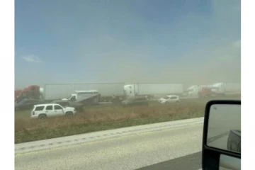 வானங்களை மூடிய புழுதி..நெடுஞ்சாலையில் 70க்கும் மேற்பட்ட வாகனங்கள் மோதல் - 6 பேர் பலி