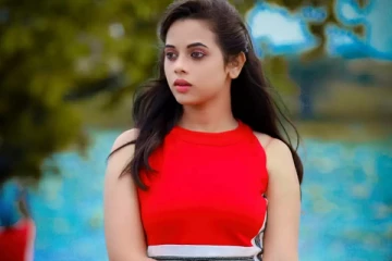 காதலருடன் ஒரே வீட்டில் வாழ்ந்த பிரபல நடிகை! தூக்கில் தொங்கிய நிலையில் சடலமாக மீட்பு