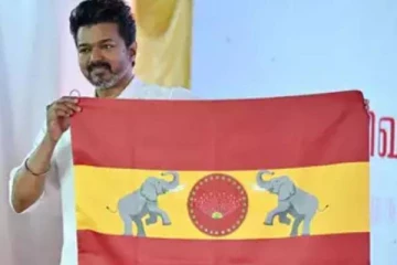 சின்னத்தை நீக்க வேண்டும்.. விஜய்யின் கட்சி கொடிக்கு ஏற்பட்ட புதிய சிக்கல்!!