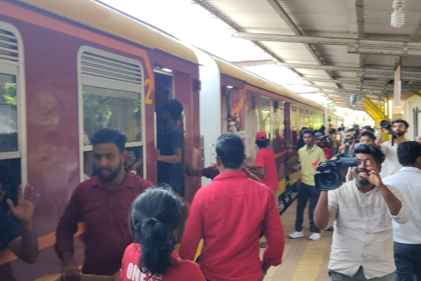 சகோதரத்துவ தொடருந்தை வவுனியாவில் வரவேற்ற பிரதி அமைச்சர் | Sagotharaththuva Pugaiyiratham