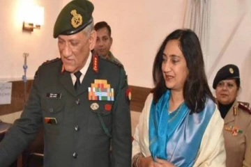 Bipin Rawat; ஹெலிகாப்டர் விபத்தில் உயிரிழந்த முப்படை தளபதி பிபின் ராவத்தின் மனைவி எப்படிப்பட்டவர் தெரியுமா?