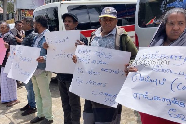 நுவரெலியாவில் நடைபாதை வியாபாரிகள் ஆணையாளருக்கு எதிராக ஆர்ப்பாட்டம் | Street Vendors Protest Against The Commissioner
