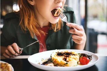 சாப்பிட்டவுடன் செய்யவே கூடாத விஷயங்கள்! உஷார் மக்களே