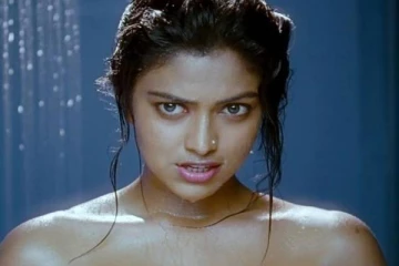 உள்ளாடையே தெரியும்படி கவர்ச்சி புகைப்படத்தை வெளியிட்ட அமலாபால்- ஆடிப்போன ரசிகர்கள்