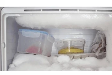 உங்க fridge இந்த மாதிரி இருக்கா? அப்போ இதுதான் காரணம் - அவசியம் தெரிஞ்சுக்கோங்க!