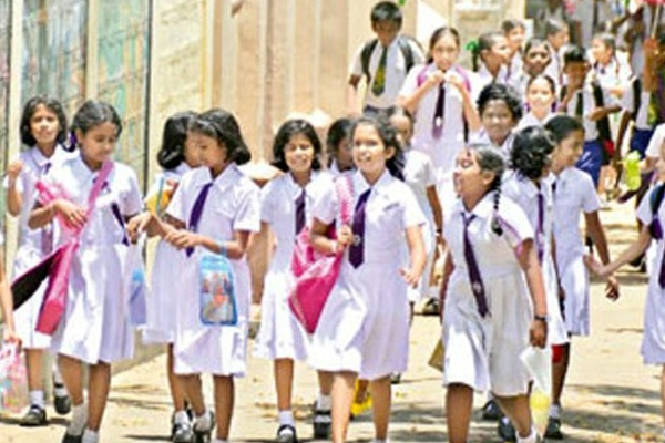 அனைத்து பாடசாலைகளும் நாளை முதல் மீண்டும் ஆரம்பம்: போக்குவரத்து சேவையில் பிரச்சினை | All Schools Resume Tomorrow Transport Service