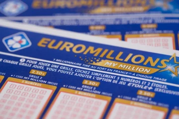 பிரான்ஸில் ஒரு மில்லியன் யூரோக்களை வென்ற ஐந்து நண்பர்கள்