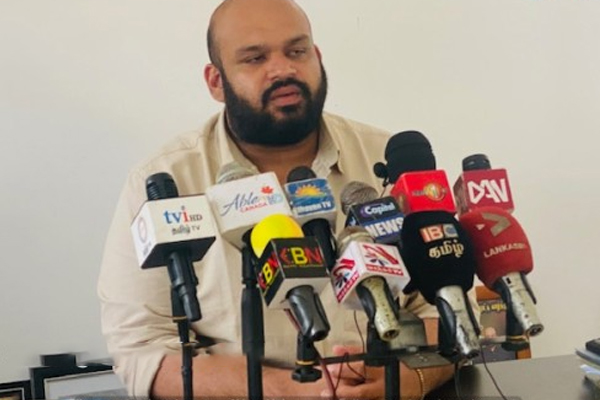 ரணில் விக்ரமசிங்கவினுடைய சப்பாத்தை நக்கி கொண்டு இரண்டு இராஜாங்க அமைச்சர்கள் இருப்பது மன வேதனை | Chanakyan S Press Meet About Ambitiya Thera