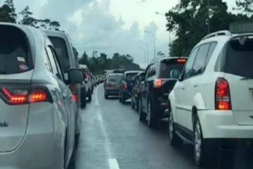 தெற்கு அதிவேக நெடுஞ்சாலையில் வாகன நெரிசல்