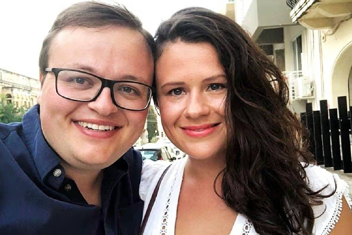 சீன உளவாளியுடன் பிரித்தானிய இளவரசி: வெளியான புகைப்படம் | Princess Beatrice Snap With Chinese Spy In Nepal