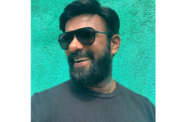 பிக் பாஸ் குரலுக்கு சொந்தக்காரனாடா நீ.. சொல்லவே இல்ல - புகைப்படத்துடன் இதோ | This Person His Bigg Boss Voice