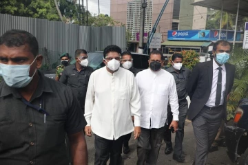 ஜனநாயகத்திற்காக போராடுபவர்கள் மீது கடும் நடவடிக்கை எடுக்கும் அரசாங்கம் - சஜித்