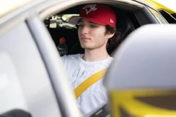 35 மில்லியன் டொலர் கடனாளியான 23 வயது கனேடிய இளைஞருக்கு கிடுக்குப் பிடி