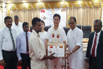 யாழ்ப்பாணத்தில் சீனத் தூதுவரின் அன்பளிப்பு (படங்கள்)