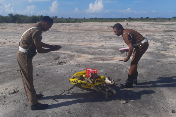 தமிழர் பகுதி ஒன்றில் புதைக்கப்பட்ட மிதிவெடி மீட்பு | Landmine Buried Sinnakkadal Karaichai Arerecovered