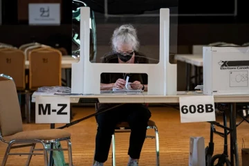 கனடா தேர்தல்: கொரோனா காரணமாக தனிமைப்படுத்தப்பட்டுள்ளவர்கள் வாக்களிக்க முடியுமா?