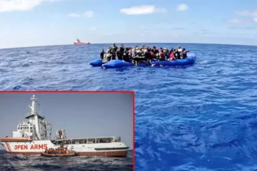 இத்தாலியில் கைவிடப்பட்ட எண்ணெய் கப்பலில் இருந்த 50 அகதிகள் கைது