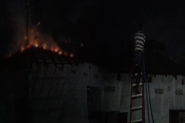 முல்லைத்தீவு முள்ளியவளை பகுதியில் தீடிரென தீப்பற்றி எரிந்த வீடு