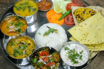 இனி வந்தே பாரத் ரயில்களில் உள்ளூர் உணவு - இட்லி, தோசை, பாயாசம்!