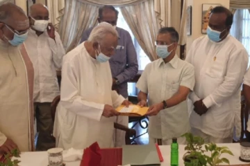 நிறைவேற்று அதிகாரத்தை நீக்குமாறு தமிழ் கட்சிகள் கோரிக்கை