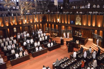 அடுத்தடுத்து வெடிக்கும் போராட்டம் : இன்று கூடும் இலங்கை நாடாளுமன்றம்