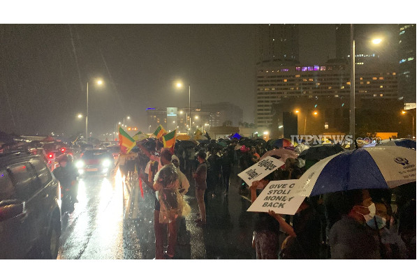 தாக்குதலை இலங்கை மனித உரிமைகள் ஆணைக்குழு வன்மையாக கண்டித்துள்ளது. | The Sri Lankan Human Rights Commission