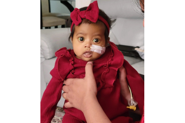 பிஞ்சு குழந்தையின் உயிரை காப்பாற்றுங்கள்... கனேடிய மக்களுக்கு பெற்றோர் வேண்டுகோள் | Toronto Baby Girl Live Liver Donor