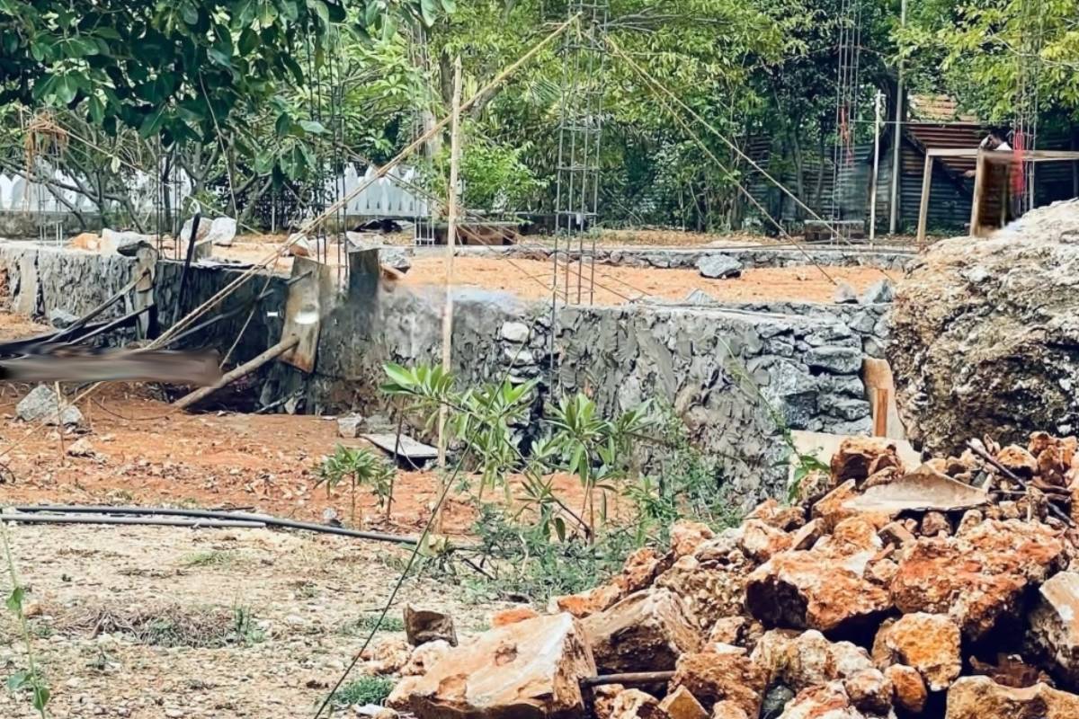 தையிட்டி விகாரைக்கு சென்ற தவிசாளர் உள்ளிட்டோரை திருப்பி அனுப்பிய பொலிஸார் | Police Turned Away Those Who Went Thaiyiddy Vihara தையிட்டி விகாரைக்கு சென்ற தவிசாளர் உள்ளிட்டோரை திருப்பி அனுப்பிய பொலிஸார் | Police Turned Away Those Who Went Thaiyiddy Vihara