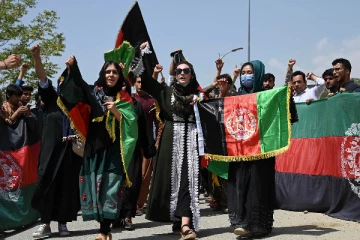 உலக அளவில் பாலின இடைவெளியில் முதல் இடத்தை பிடித்த நாடு!