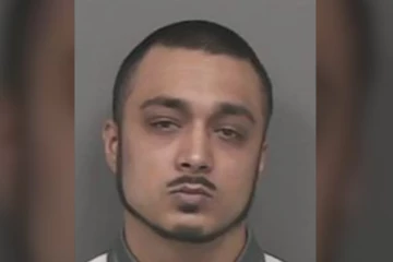 டொரோண்டோவில் பெண்ணுக்கு கொலை மிரட்டல் விடுத்த நபரை தேடும் பொலிஸார்