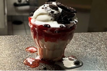 கனடாவில் கடையை உடைத்து சாக்லெட் சன்டே தயாரித்த நபர்