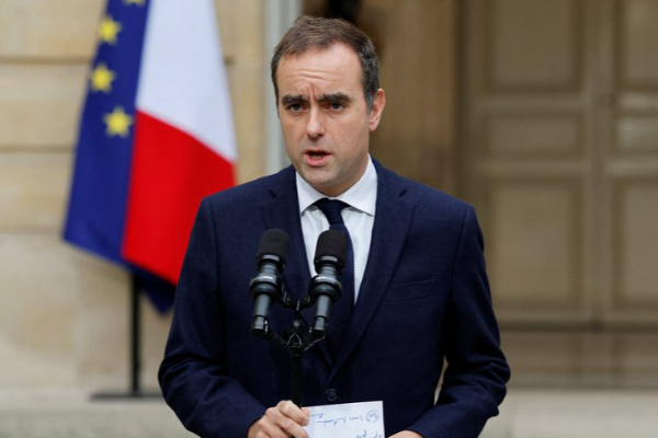 பதவியைத் தக்கவைக்க பிரான்ஸ் பிரதமர் வித்தியாசமான முயற்சி | France Pm Lecornu New Approach To Survive Budget