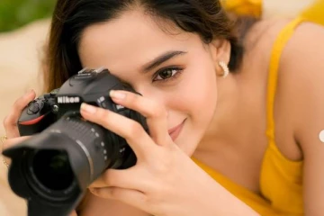 பாண்டியன் ஸ்டோர்ஸ் முல்லையாக நடித்த நடிகையா இது!! கிளாமரில் இப்படி மிரட்டுறாரே..