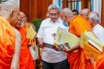 ராஜபக்ச அரசாங்கத்திற்கு எதிராக  அணிதிரளும்  தேரர்கள்!