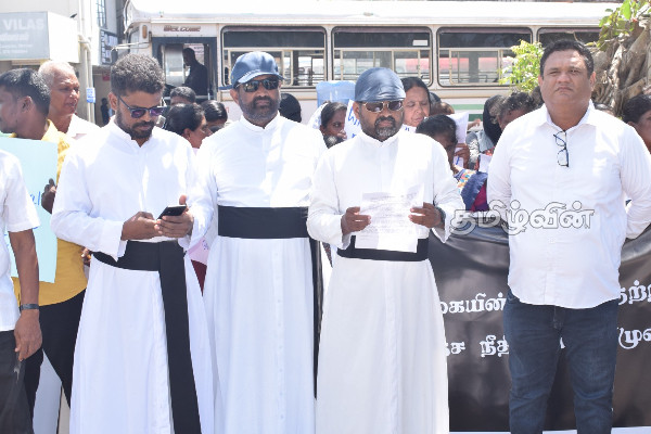 வடக்கு கிழக்கில் சர்வதேச நீதியை கோரி போராட்டத்தில் ஒன்றிணைந்த மக்கள் (Video) | Protest In Trincomalee