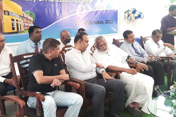 யாழ்ப்பாணத்தில் பனங்கள் தேடி அலைந்த இராஜாங்க அமைச்சர் (PHOTOS) | Palmyrah Development Board Jaffna Lohan Ratwatte யாழ்ப்பாணத்தில் பனங்கள் தேடி அலைந்த இராஜாங்க அமைச்சர் (PHOTOS) | Palmyrah Development Board Jaffna Lohan Ratwatte