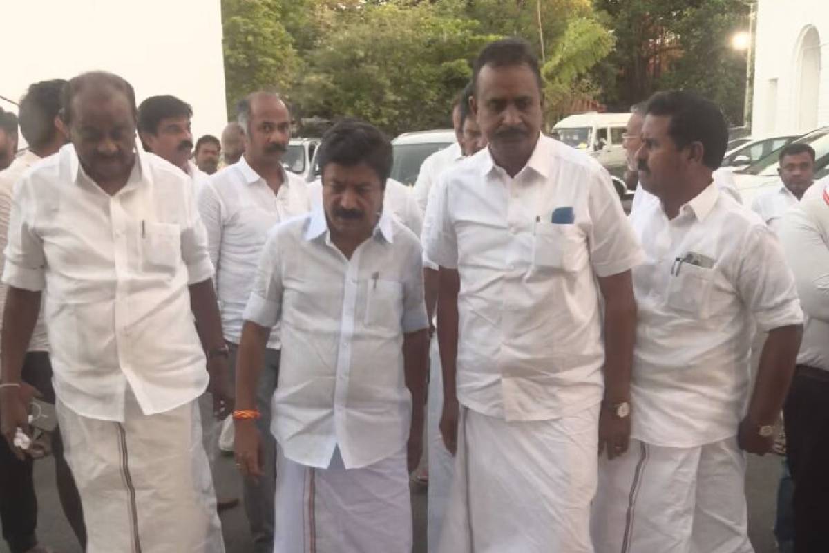 அதிமுகவில் பிளவு - எடப்பாடி பழனிசாமியா? எஸ்.பி.வேலுமணியா? | Admk Split Into Two Eps Vs Sp Velumani