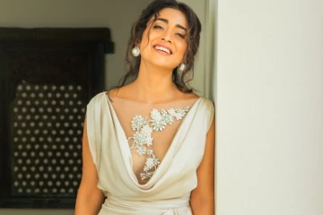 ஹாட் உடையில் படவிழாவுக்கு வந்த ஸ்ரேயா சரண்!