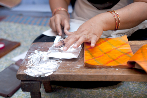 இதைப் படித்தால் ஒரு நிமிஷம் Sweet சாப்பிடவே யோசிப்பீங்க!!! அதிர்ச்சி தகவல்கள் | Is It Safe To Eat Sweets Coated With Silver Foil