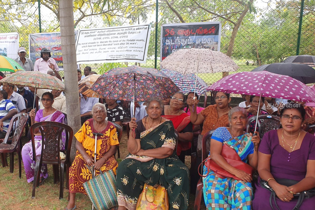 யாழ்.பலாலி பகுதிகளில் உள்ள தங்களது பூர்வீகக் காணிகளை வழங்குமாறு கோரி மக்கள் போராட்டம் | Protest People Themyiliti Palali Ancestral Land