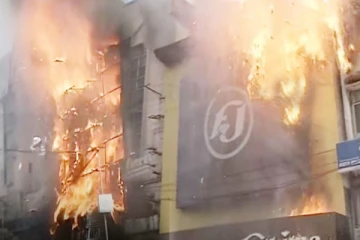 சென்னை பாரிமுனை ‘பாத்திமா ஜுவல்லர்ஸ்’ நகைக்கடை திடீர் தீ விபத்து - மக்கள் அலறி அடித்து ஓட்டம்!