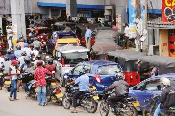 பெட்ரோல் மற்றும் டீசல் தட்டுப்பாடு: மீண்டும் உருப்பெறும் வரிசைகள் - செய்திகளின் தொகுப்பு
