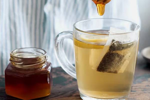 தேன் சாப்பிட்டால் எடை குறையுமா? அப்போ இத தெரிஞ்சிக்கோங்க | Drink Honey With Warm Water Benefits In Tamil