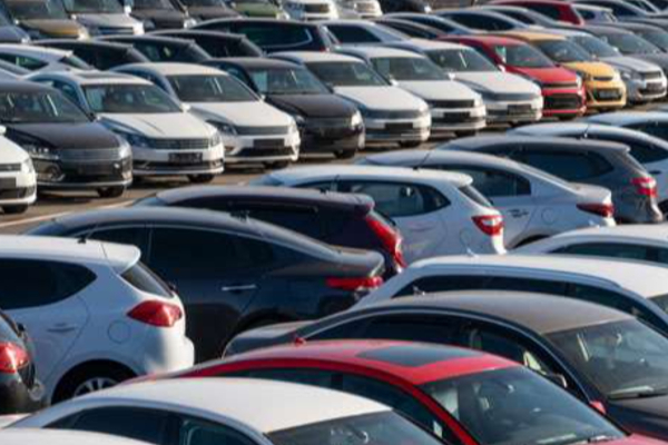 இவ்வாண்டு வாகன இறக்குமதியில் ஏற்படும் மாற்றம் தொடர்பில் வெளியாகியுள்ள தகவல் | Vehicle Imports Will Decrease