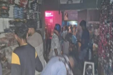 யாழ்.நெல்லியடி ஆடை விற்பனையகத்துக்கு தீ வைத்த சந்தேக நபர் சிக்கினர்!