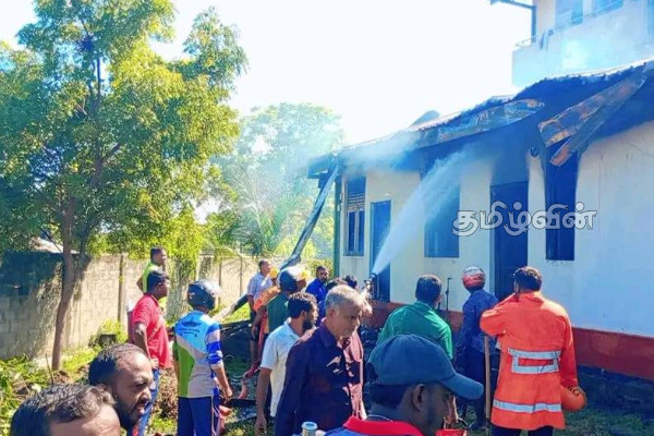 தென்கிழக்கு விஞ்ஞான பீடத்தின் மாணவர் விடுதியில் தீ விபத்து | Fire Incident Hostel Southeast Science Faculty தென்கிழக்கு விஞ்ஞான பீடத்தின் மாணவர் விடுதியில் தீ விபத்து | Fire Incident Hostel Southeast Science Faculty